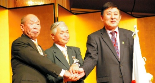 Mr. Hu Yun Hua of China, Chairman Mr. Yukihiko Konishi, and Mr. Mak Paiman of Indonesia, from right to left.