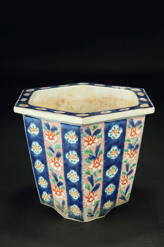 Painted Imari Ware with Hexagon-shape