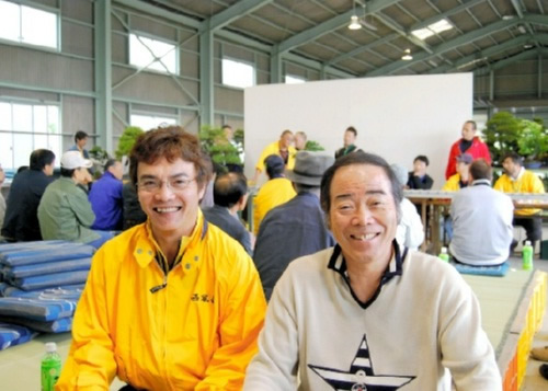 徳尾真砂弘社長（右）と徳尾隆次専務