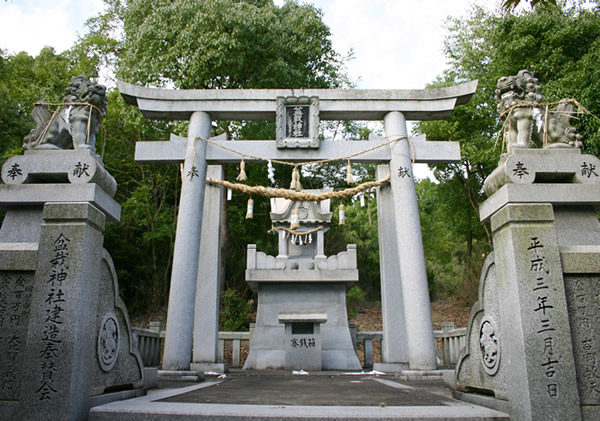 ユニークな盆栽神社＝高松市国分寺町